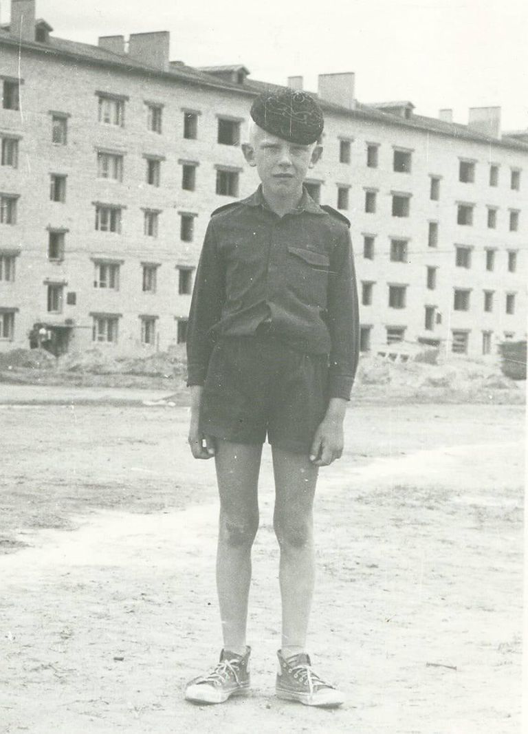 1970 год. В Монголии Кудрин не только играл в хоккей. Там он вступил в пионерскую организацию. И научился носить тюбетейку 1970 год. В Монголии Кудрин не только играл в хоккей. Там он вступил в пионерскую организацию. И научился носить тюбетейку