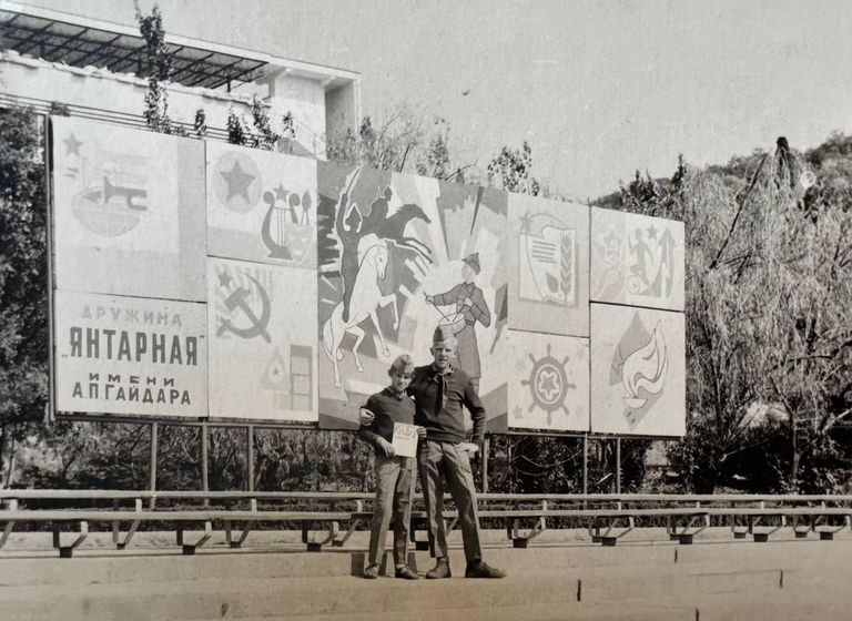В 1974 год, Артек, дружина Янтарная имени Аркадия Гайдара. В 1974 год, Артек, дружина Янтарная имени Аркадия Гайдара.