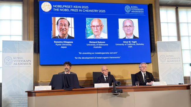 Нобелевская премия-2025 по химии присуждена Сусуму Китагаве, Ричарду Робсону и Омару Ягхи