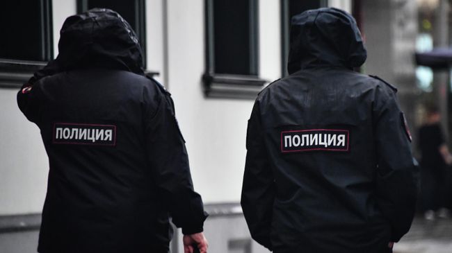 Сотрудники полиции 