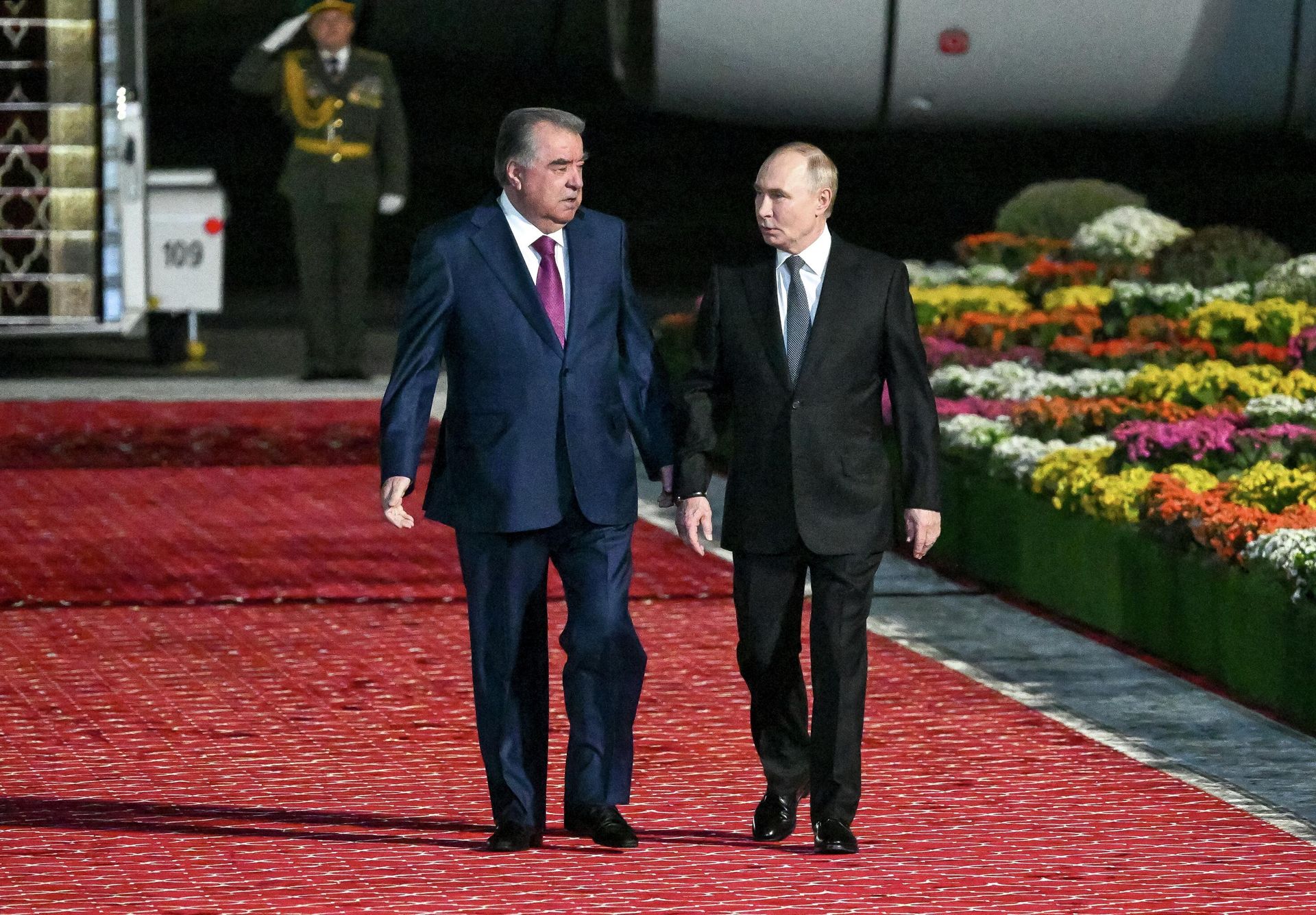 Президент России Владимир Путин прибыл в Международный аэропорт Душанбе - РИА Новости, 1920, 08.10.2025