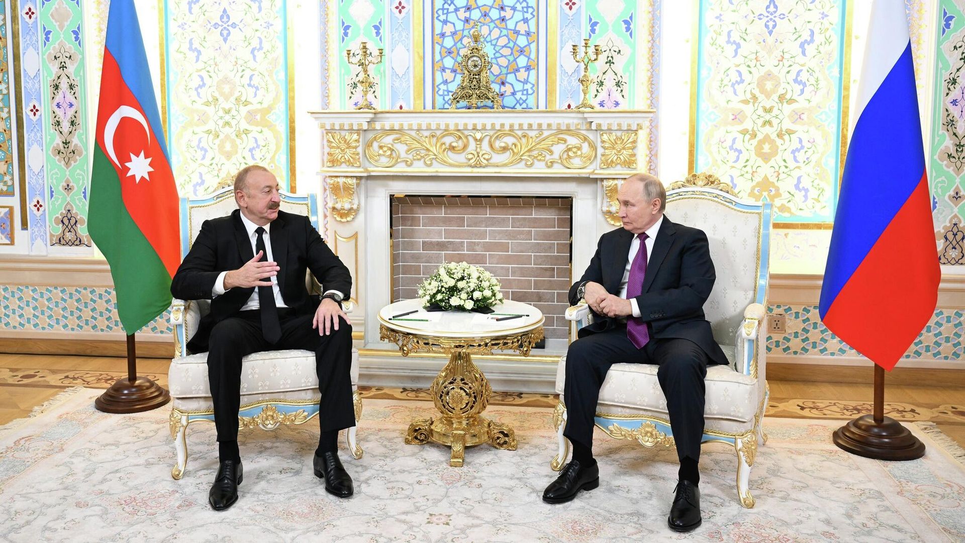 Владимир Путин и Ильхам Алиев во время встречи - РИА Новости, 1920, 09.10.2025