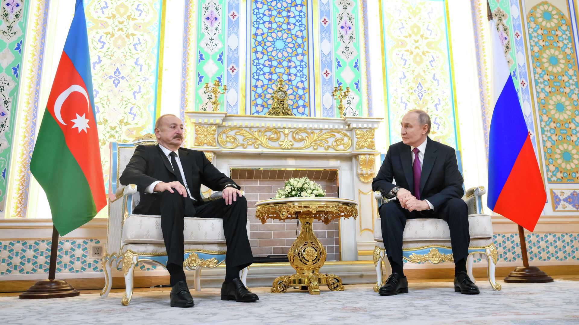 Владимир Путин и президент Азербайджана Ильхам Алиев во время встречи в Правительственной резиденции в Душанбе Владимир Путин и президент Азербайджана Ильхам Алиев во время встречи в Правительственной резиденции в Душанбе - РИА Новости, 1920, 09.10.2025