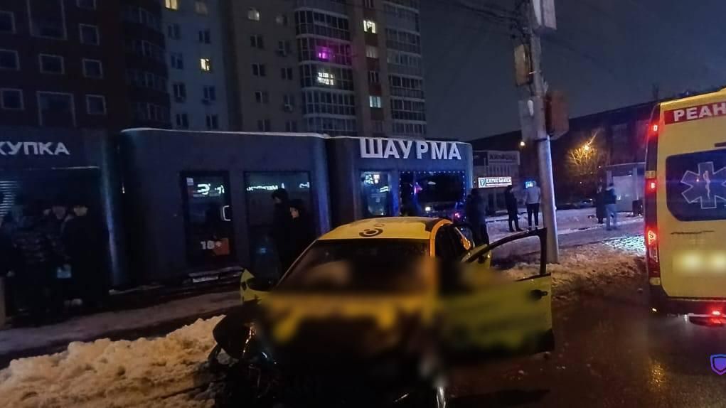 На месте ДТП в Новосибирске. 9 октября 2025 На месте ДТП в Новосибирске. 9 октября 2025 - РИА Новости, 1920, 09.10.2025