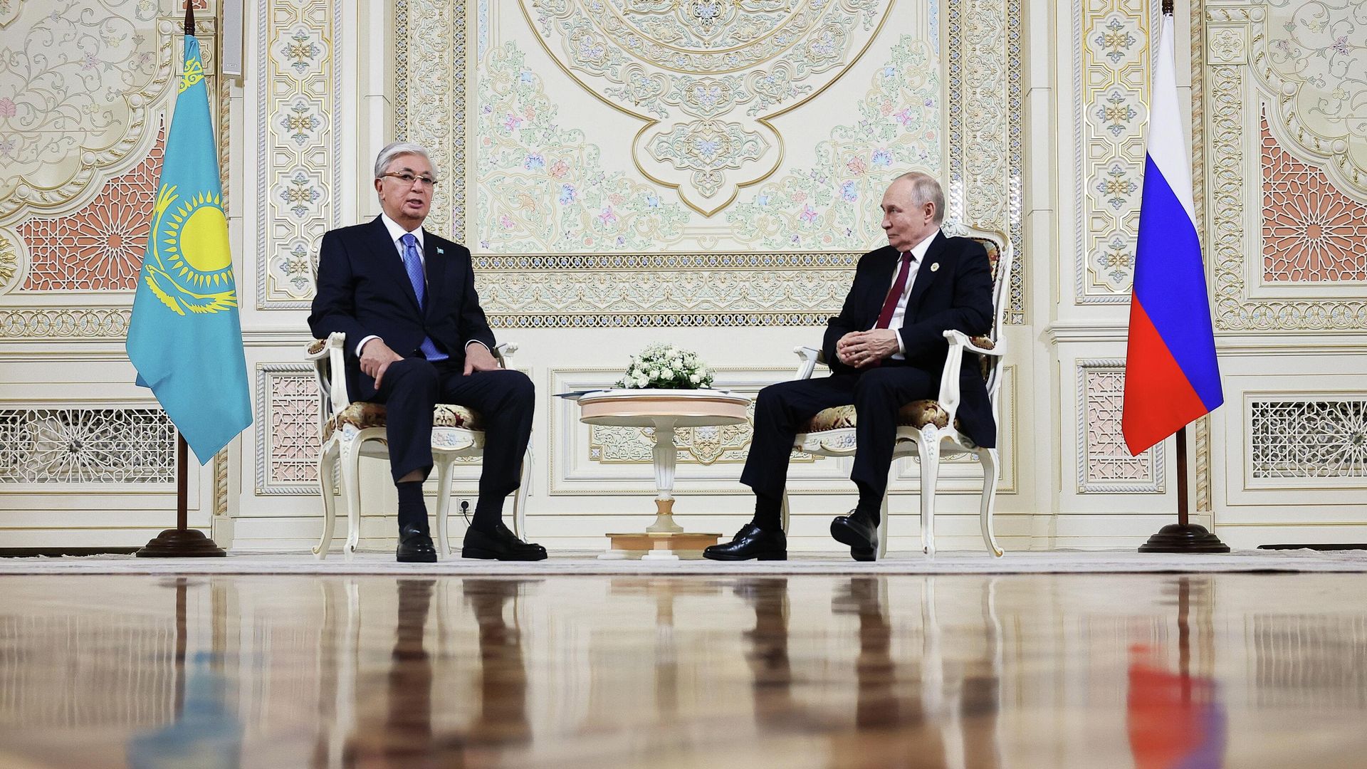 Президент РФ Владимир Путин и президент Казахстана Касым-Жомарт Токаев - РИА Новости, 1920, 22.10.2025