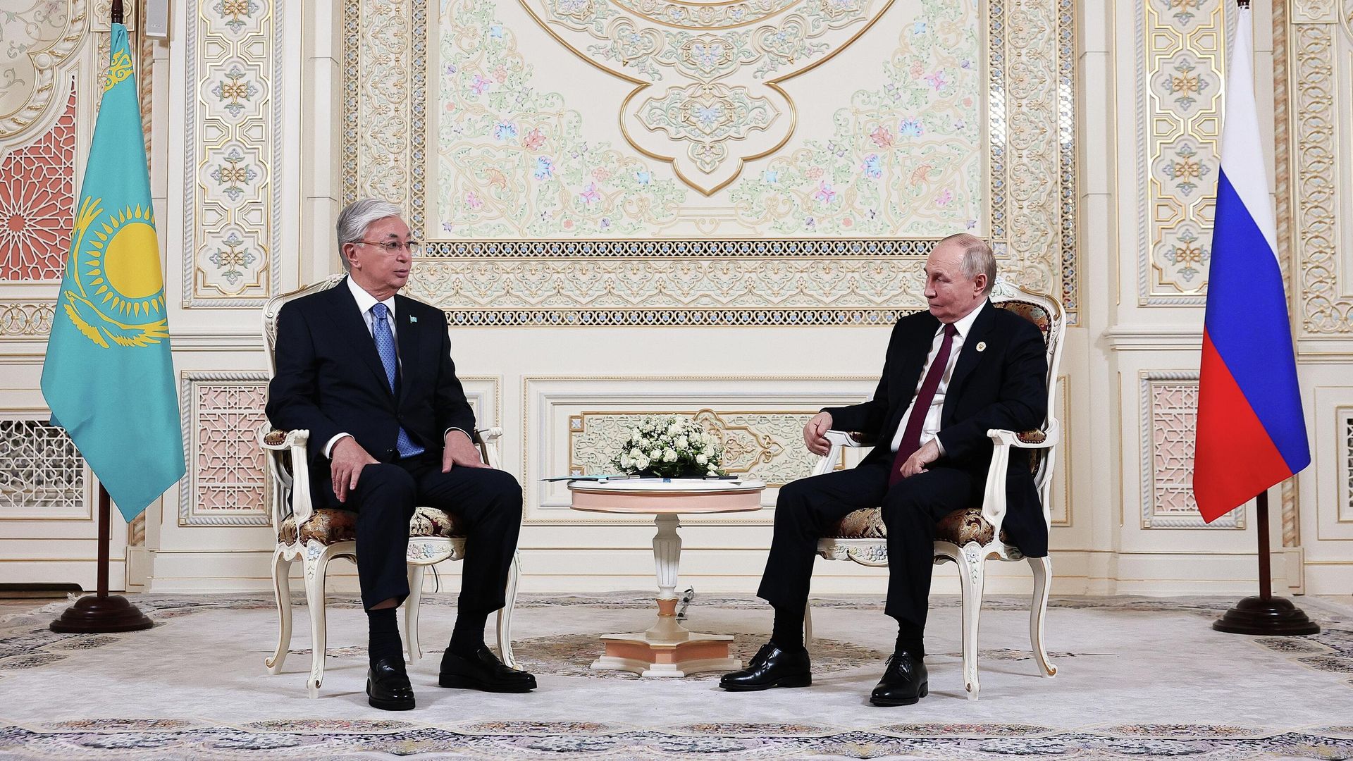 Путин и президент Казахстана Касым-Жомарт Токаев во время встречи в Душанбе Путин и президент Казахстана Касым-Жомарт Токаев во время встречи в Душанбе - РИА Новости, 1920, 25.10.2025