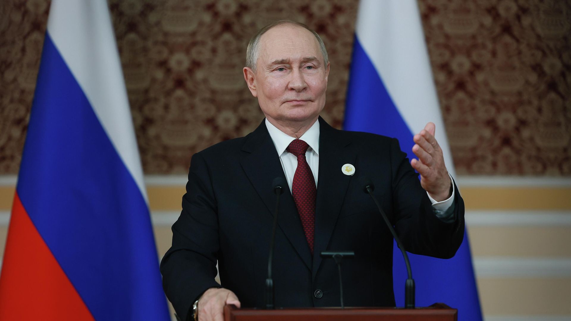 Президент РФ Владимир Путин выступает перед представителями СМИ в Душанбе - РИА Новости, 1920, 13.10.2025