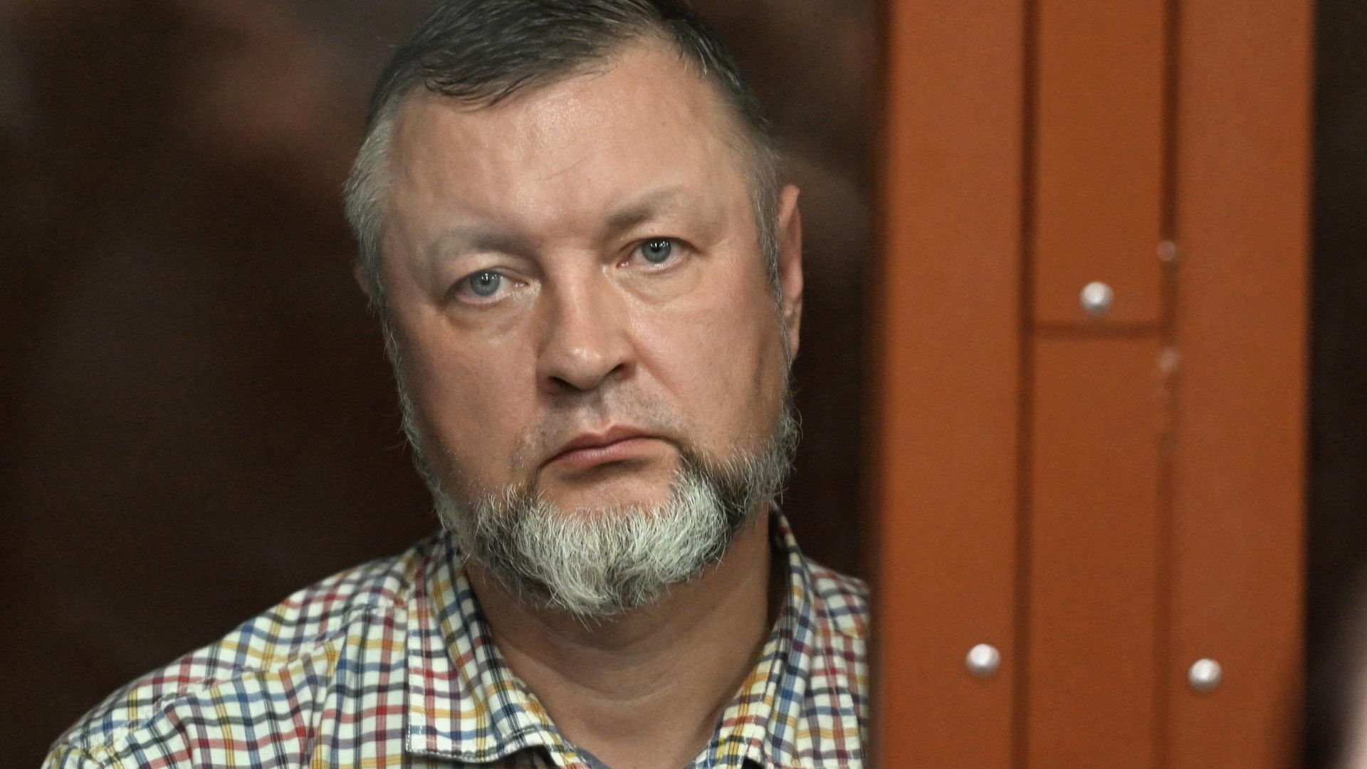 Блогер Николай Камнев во время избрания ему меры пресечения в Басманном суде Москвы - РИА Новости, 1920, 10.10.2025