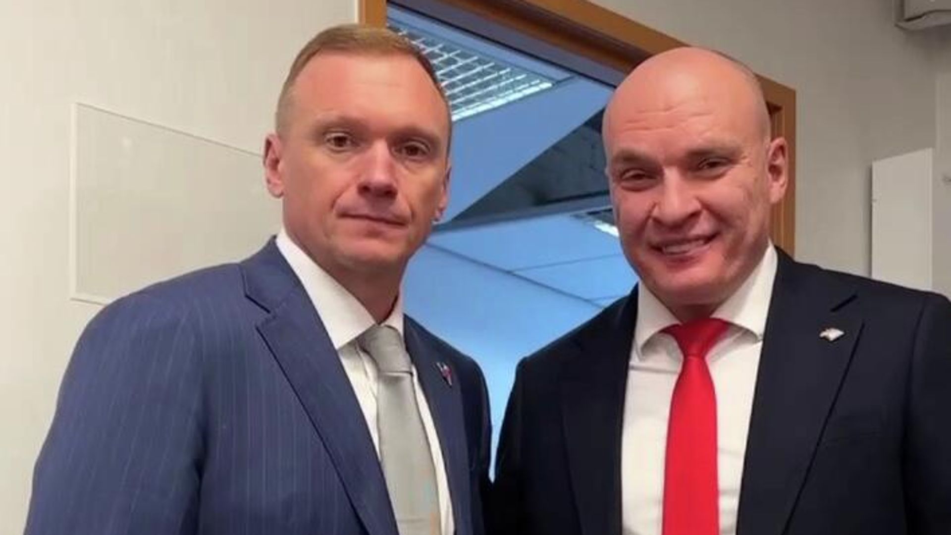 Тренеры нижегородского Торпедо и магнитогорского Металлурга Алексей Исаков и Андрей Разин после матча регулярного чемпионата КХЛ Тренеры нижегородского Торпедо и магнитогорского Металлурга Алексей Исаков и Андрей Разин после матча регулярного чемпионата КХЛ - РИА Новости, 1920, 10.10.2025