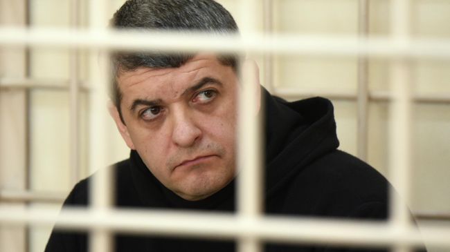 Проходящий обвиняемым по делу о хищении 152 миллионов рублей при строительстве фортификационных сооружений Дмитрий Спиридонов на заседании суда в Ленинском районном суде в Курске
