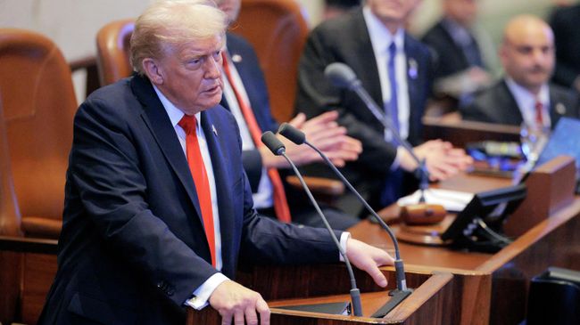 Президент США Дональд Трамп выступает в парламенте Израиля. 13 октября 2025