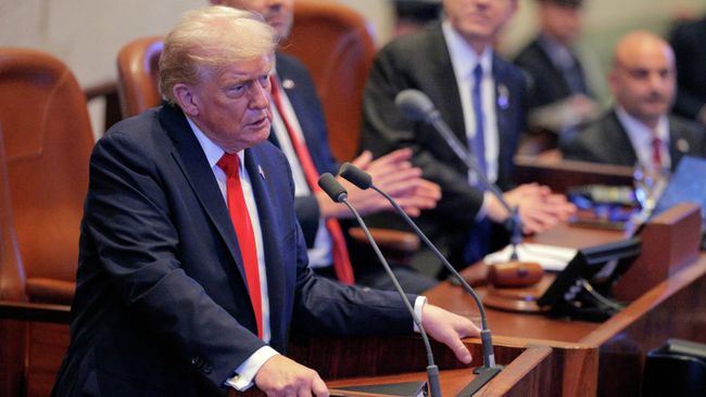 Президент США Дональд Трамп выступает в парламенте Израиля. 13 октября 2025