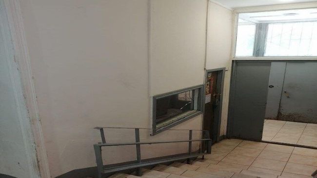 Незаконная консьержная в доме на улице Академика Анохина в Москве Незаконная консьержная в доме на улице Академика Анохина в Москве