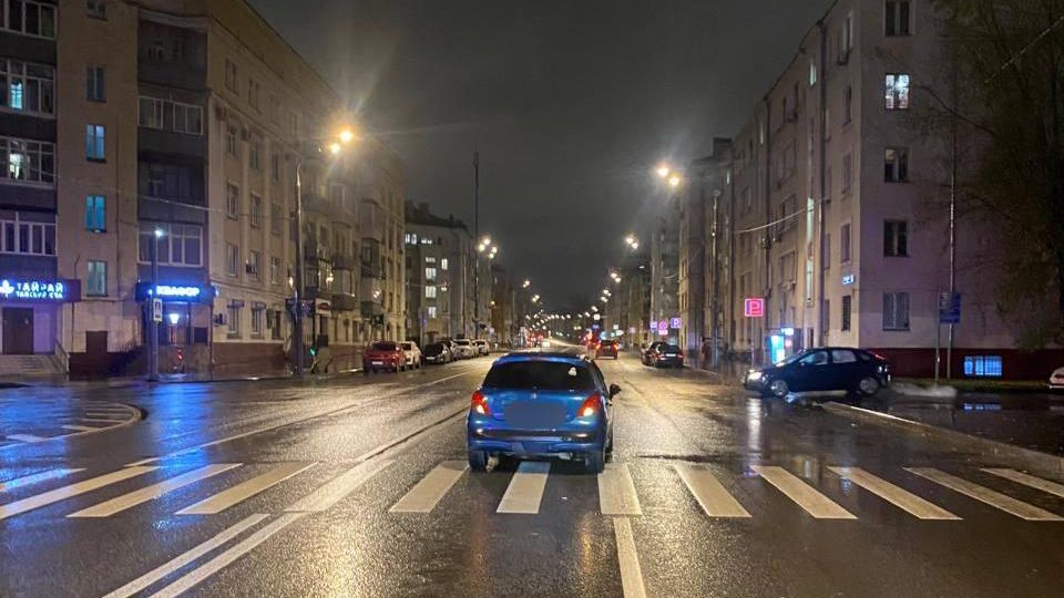 Место происшествия, где водитель сбил двух несовершеннолетних, переходивших дорогу по нерегулируемому пешеходному переходу Место происшествия, где водитель сбил двух несовершеннолетних, переходивших дорогу по нерегулируемому пешеходному переходу - РИА Новости, 1920, 13.10.2025