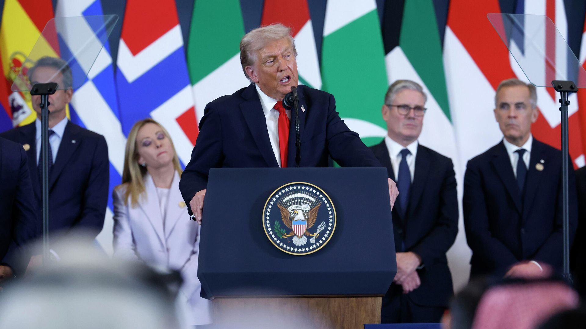 Президент США Дональд Трамп во время саммита по прекращению войны в Газе в городе Шарм-эш-Шейх, Египет - РИА Новости, 1920, 13.10.2025