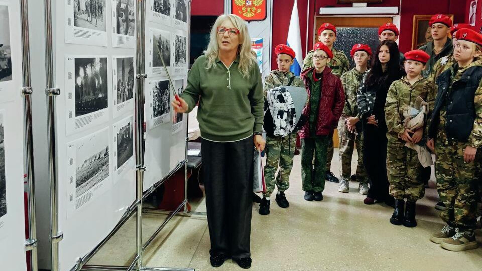 Открытие выставки в Музее Подвиг города Бердянска с использованием модулей комплексной мобильной экспозиции Освобождение. Мир народам - РИА Новости, 1920, 15.10.2025