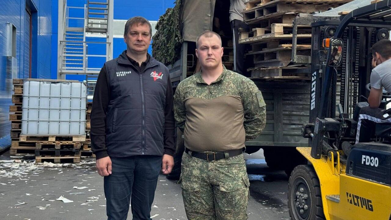 Погрузка пиломатериалов, которые Орловский Народный фронт отправил бойцам СВО Погрузка пиломатериалов, которые Орловский Народный фронт отправил бойцам СВО - РИА Новости, 1920, 14.10.2025