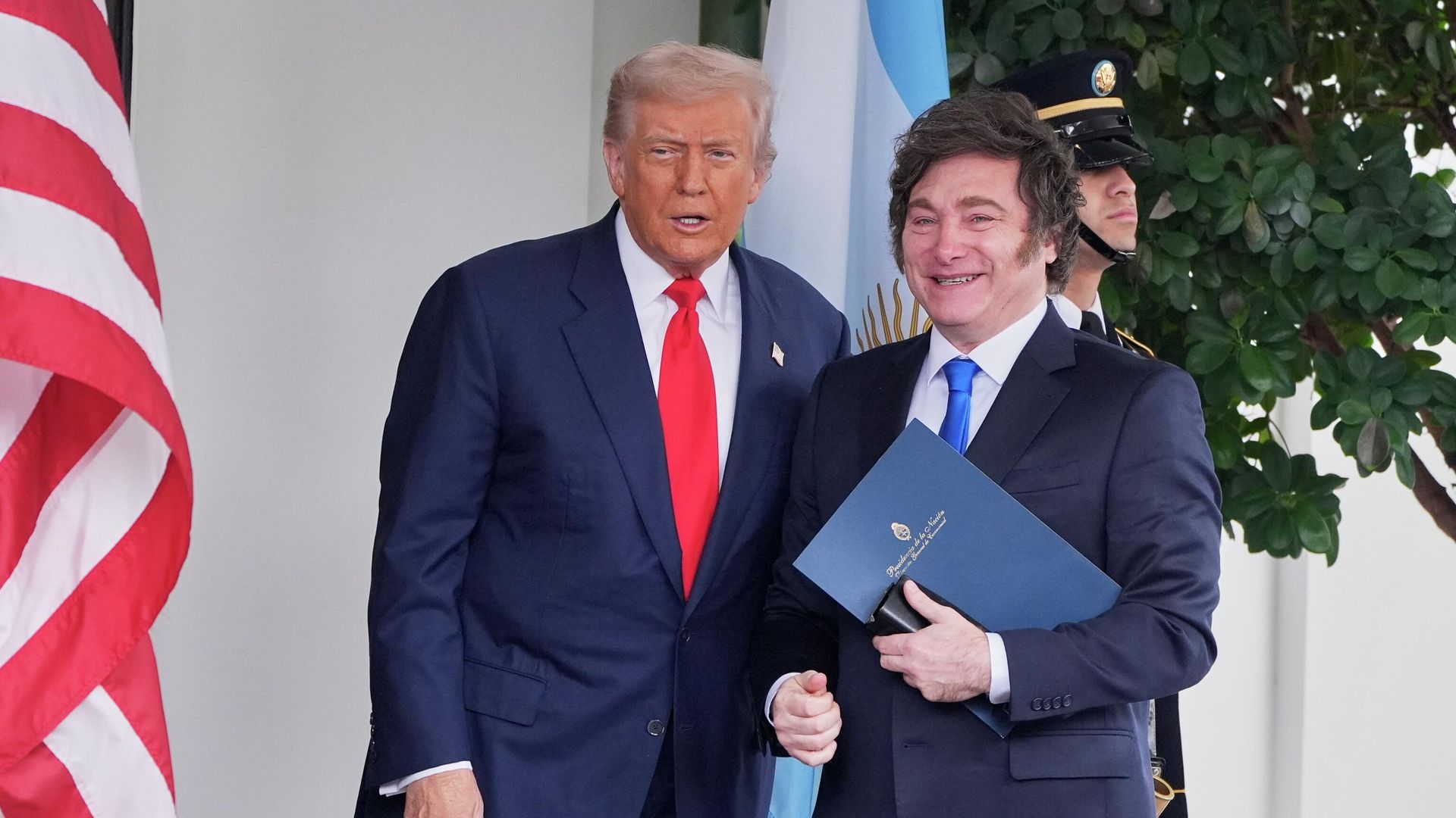 Президент США Дональд Трамп и президент Аргентины Хавьер Милей во время встречи в Вашингтоне - РИА Новости, 1920, 14.10.2025