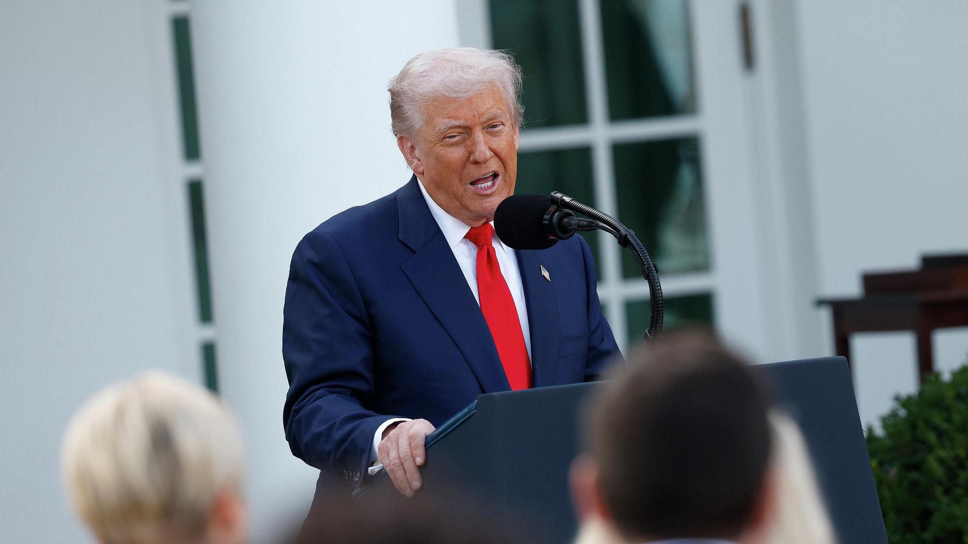 Президент США Дональд Трамп выступает на мероприятии в честь убитого активиста Чарли Кирка. 14 октября 2025 - РИА Новости, 1920, 15.10.2025