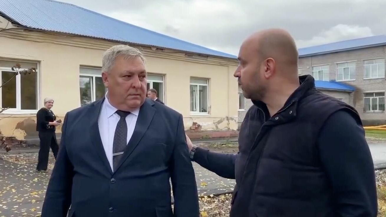 Кадр видео с губернатором Самарской области Вячеславом Федорищевым и главой Кинельского района Юрием Жидковым Кадр видео с губернатором Самарской области Вячеславом Федорищевым и главой Кинельского района Юрием Жидковым - РИА Новости, 1920, 15.10.2025