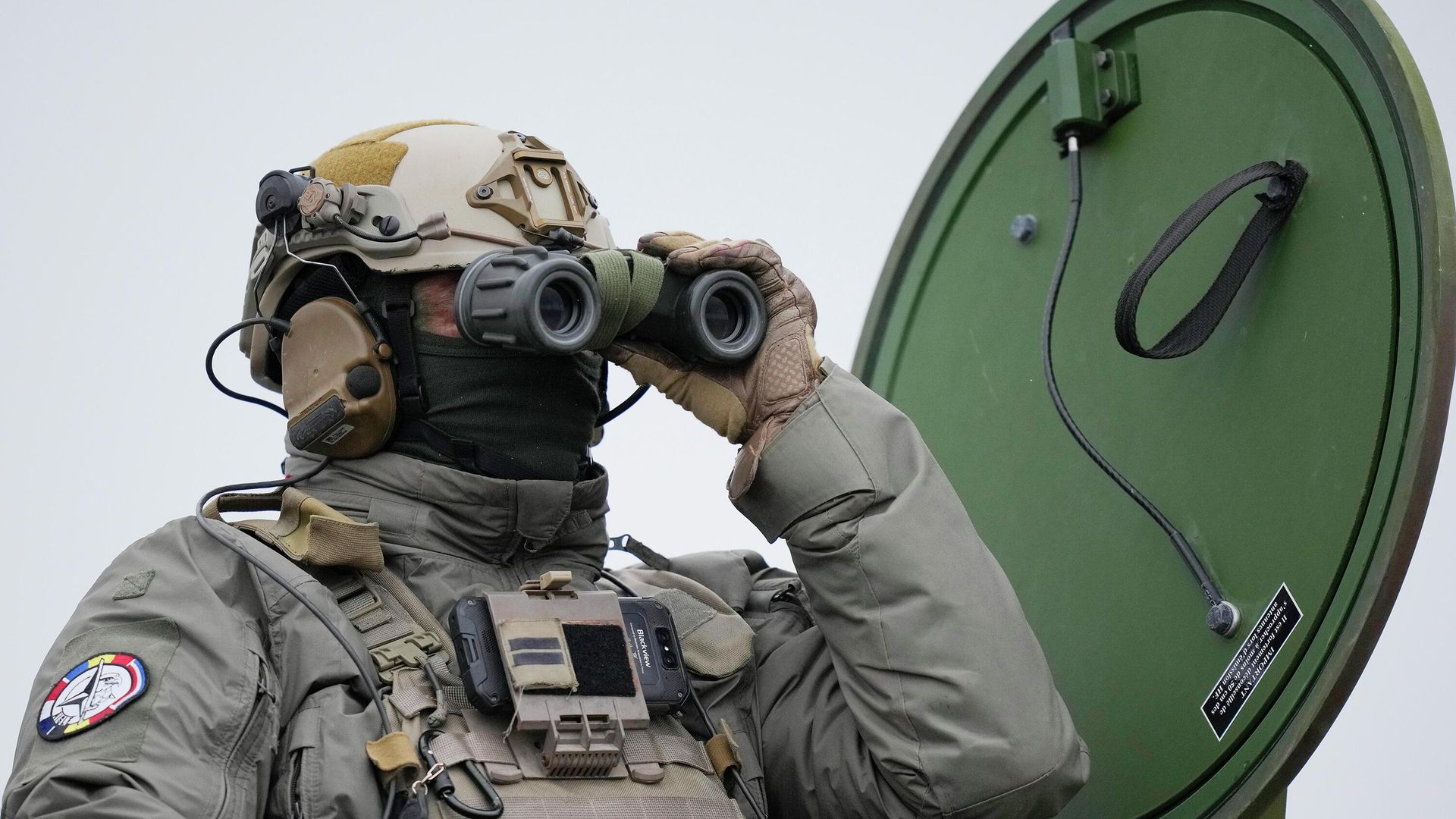 Французский военнослужащий во время учений НАТО на полигоне в Смардане, Румыния Французский военнослужащий во время учений НАТО на полигоне в Смардане, Румыния - РИА Новости, 1920, 21.10.2025