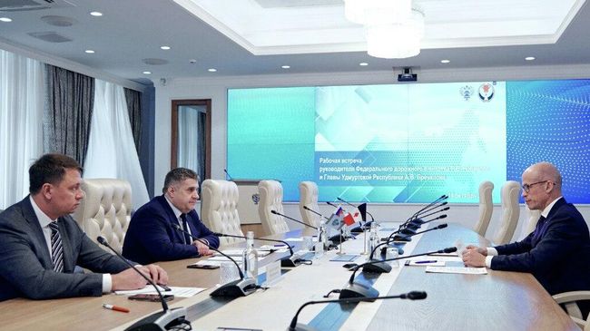 Глава Удмуртии Александр Бречалов на встрече с руководителем Росавтодора Романом Новиковым