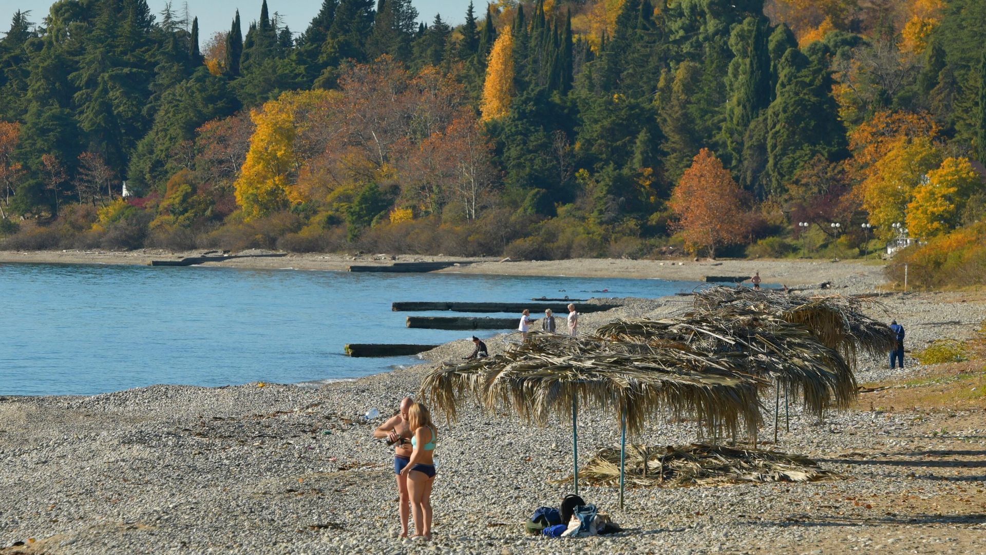 Отдыхающие на побережье Черного моря в Абхазии - РИА Новости, 1920, 04.04.2026