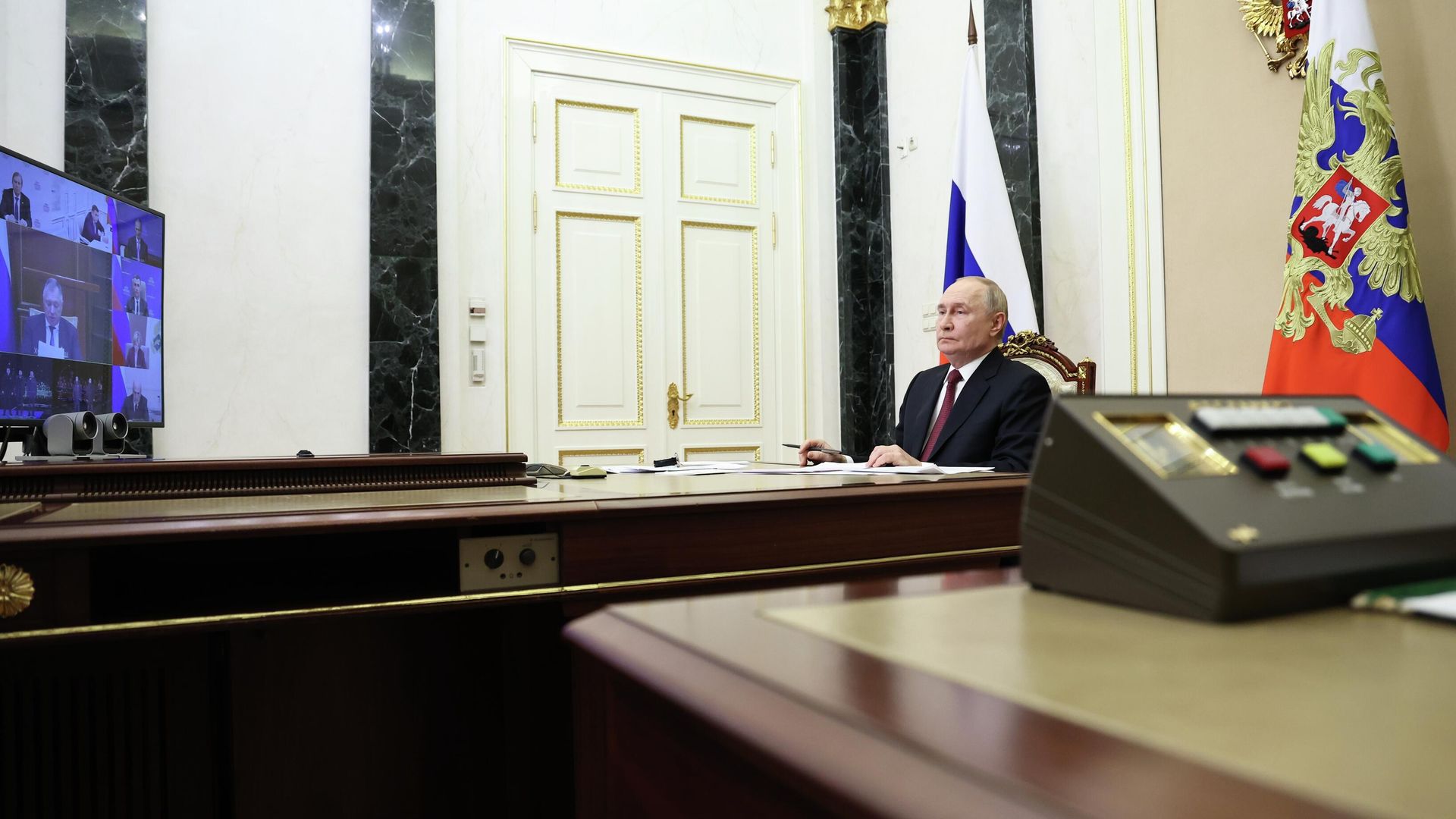 Президент РФ Владимир Путин проводит совещание с членами правительства РФ - РИА Новости, 1920, 16.10.2025
