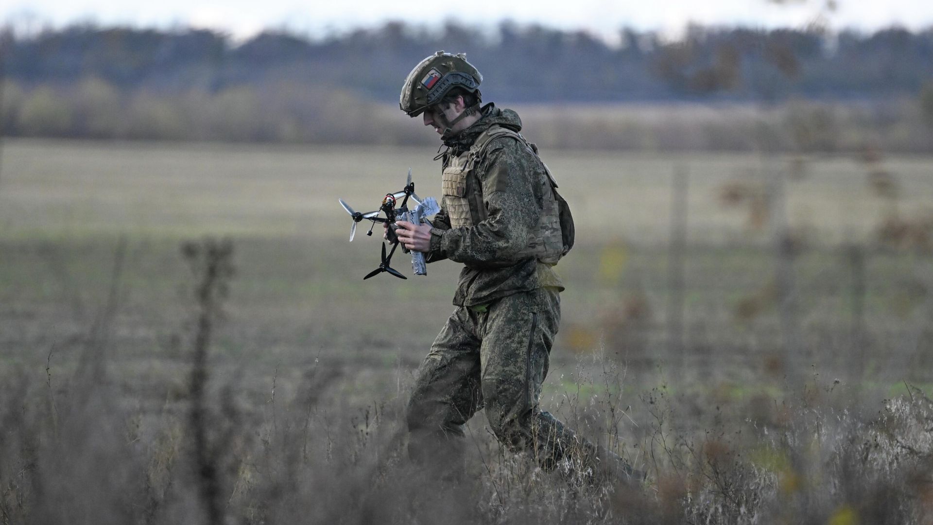 Боевая работа расчета БПЛА в зоне СВО Боевая работа расчета БПЛА в зоне СВО - РИА Новости, 1920, 13.12.2025