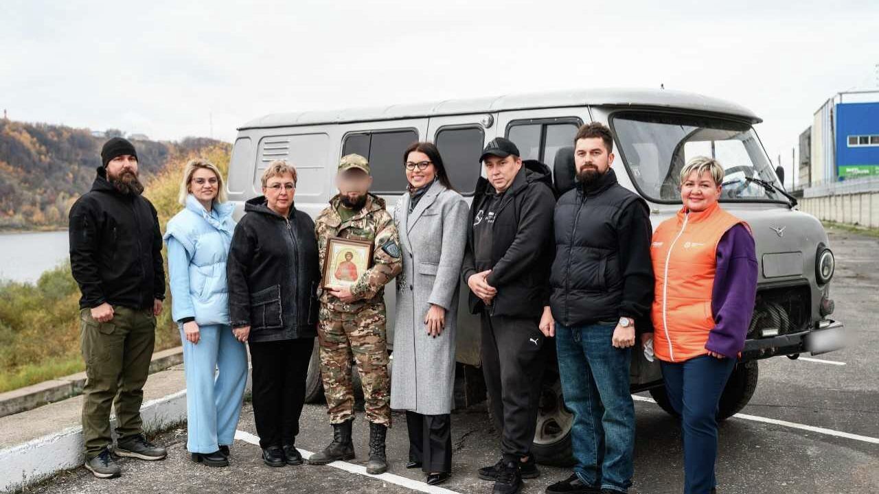 Нижегородские волонтеры передали внедорожник землякам-бойцам СВО Нижегородские волонтеры передали внедорожник землякам-бойцам СВО - РИА Новости, 1920, 16.10.2025