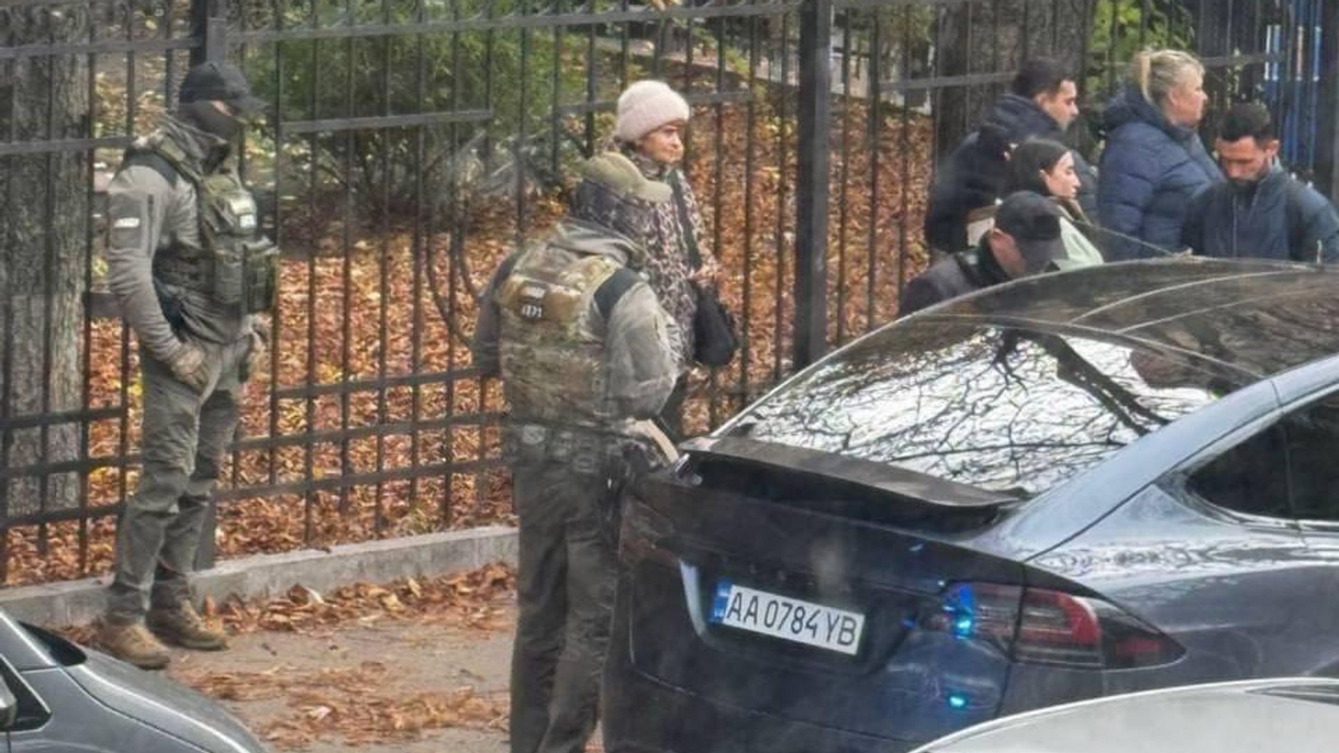 Сотрудники правоохранительных органов у здания офиса генпрокурора Украины - РИА Новости, 1920, 16.10.2025
