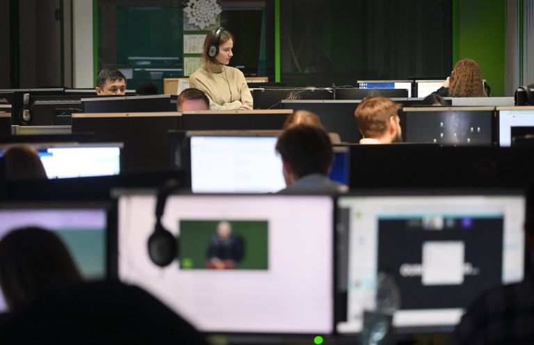Сотрудники в офисе телеканала RT France в Москве