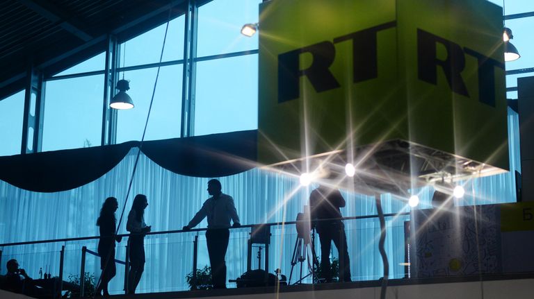 Куб с логотипом телеканала Russia Today 
