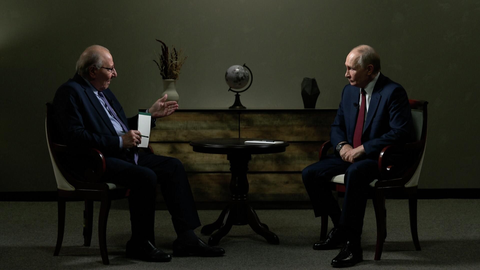 Путин поздравил сотрудников RT с 20-летием телеканала - РИА Новости, 1920, 17.10.2025