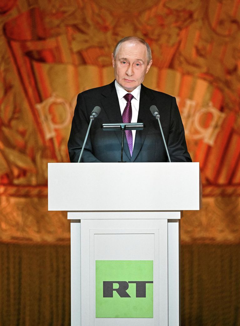 Президент РФ Владимир Путин на праздновании 20-летия международного телеканала RT в Большом театре в Москве