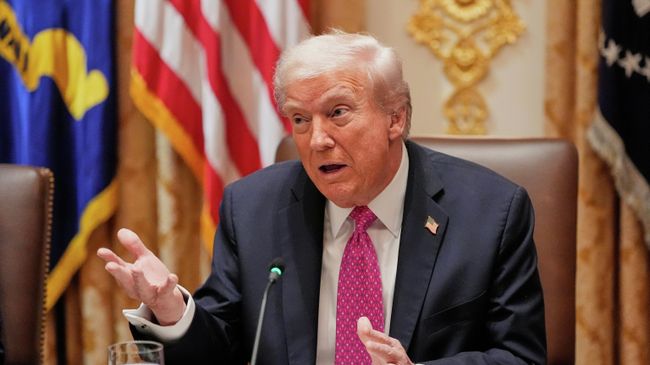 Президент США Дональд Трамп выступает во время встречи с Владимиром Зеленским