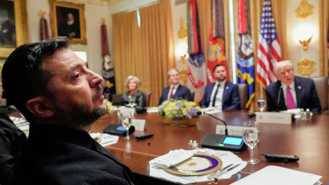 Владимир Зеленский во время встречи с президентом США Дональдом Трампом. 17 октября 2025
