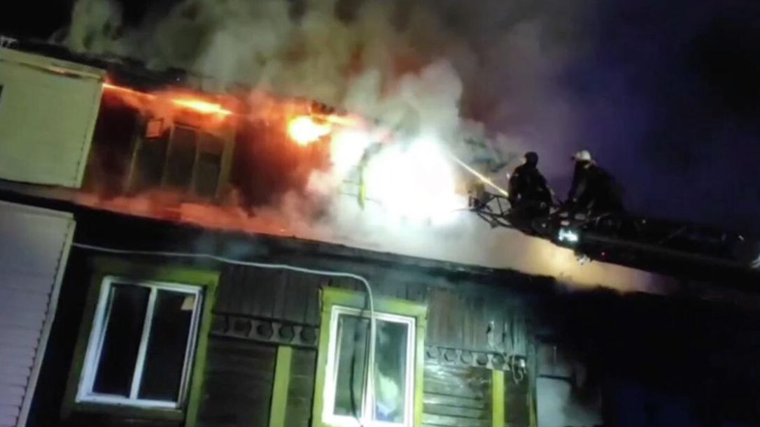 Ликвидация пожара в многоквартирном доме в Новосибирске Ликвидация пожара в многоквартирном доме в Новосибирске - РИА Новости, 1920, 22.10.2025
