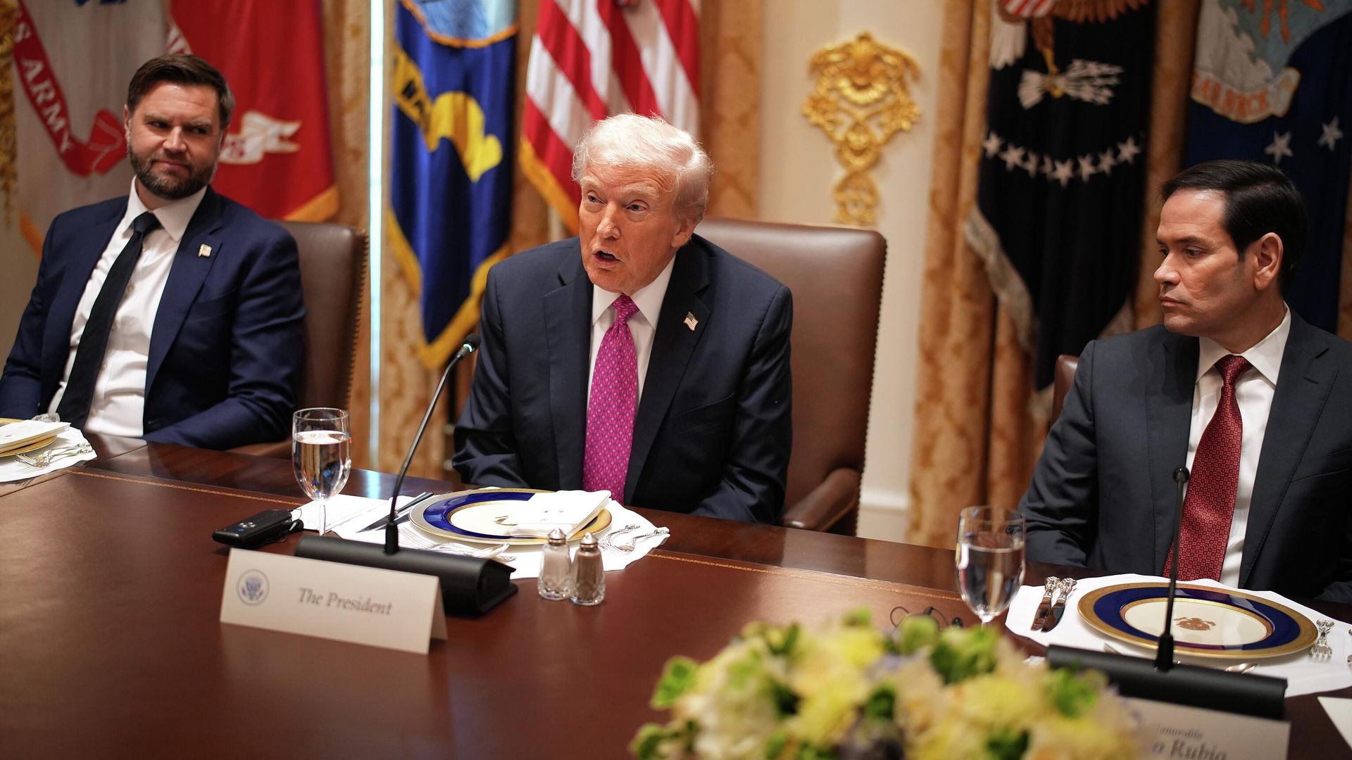 Президент США Дональд Трамп во время встречи с Владимиром Зеленским. 17 октября 2025 - РИА Новости, 1920, 17.10.2025