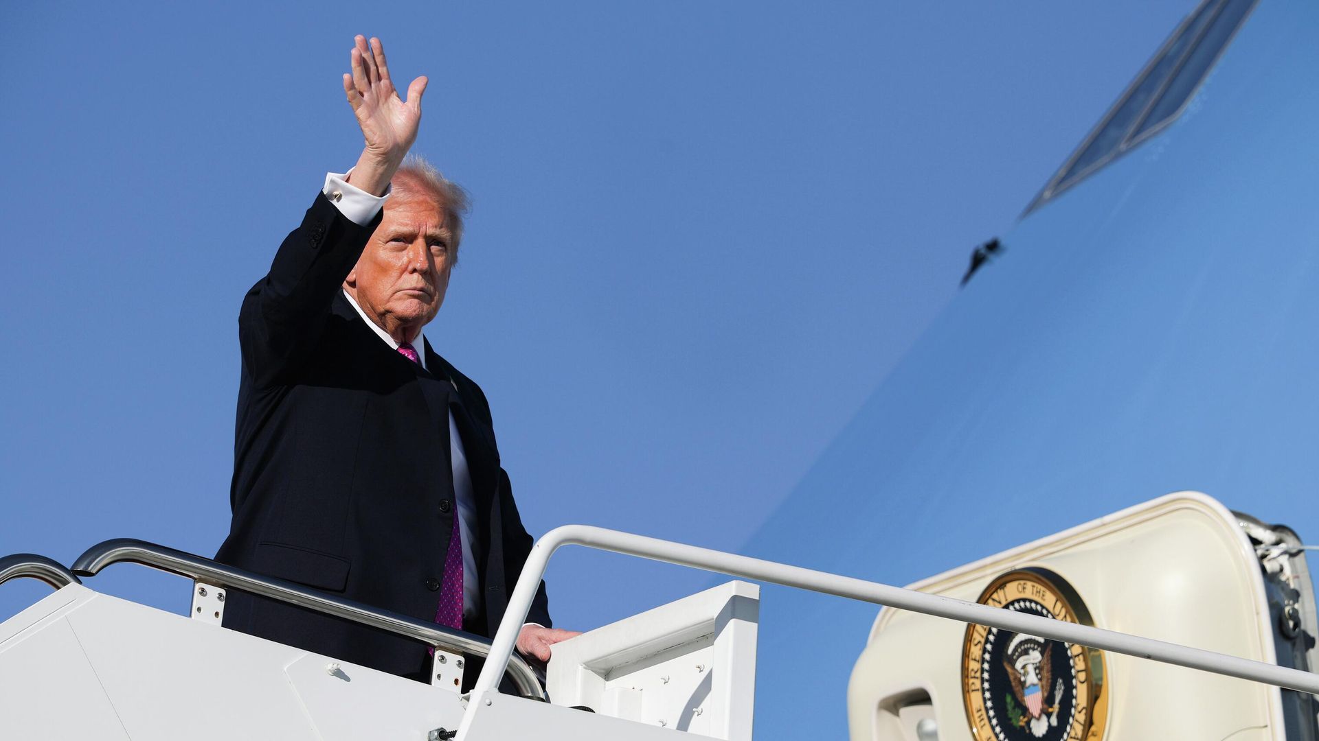 Президент США Дональд Трамп вылетел  во Флориду на вертолете после встречи с Владимиром Зеленским. 17 октября 2025 - РИА Новости, 1920, 17.10.2025
