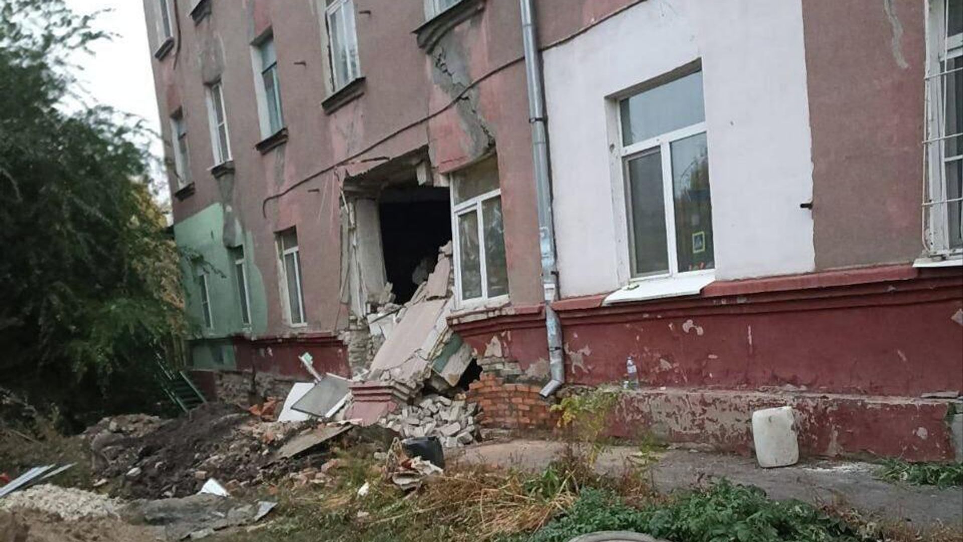 Последствия обрушения дома в Саратове. 18 октября 2025 Последствия обрушения дома в Саратове. 18 октября 2025 - РИА Новости, 1920, 18.10.2025