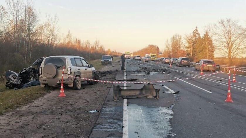 На месте ДТП в Шимском округе Новгородской области. 19 октября 2025 На месте ДТП в Шимском округе Новгородской области. 19 октября 2025 - РИА Новости, 1920, 19.10.2025