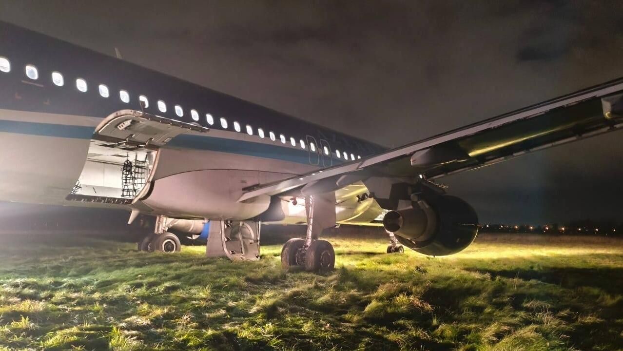 Самолет Airbus А320, выкатился за пределы ВПП при посадке в Пулково  - РИА Новости, 1920, 20.10.2025