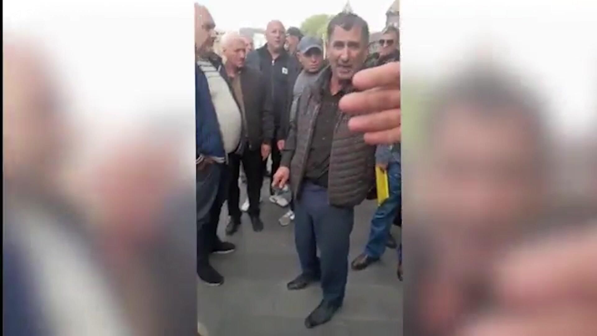 Обстановка у здания мэрии Гюмри Обстановка у здания мэрии Гюмри - РИА Новости, 1920, 20.10.2025