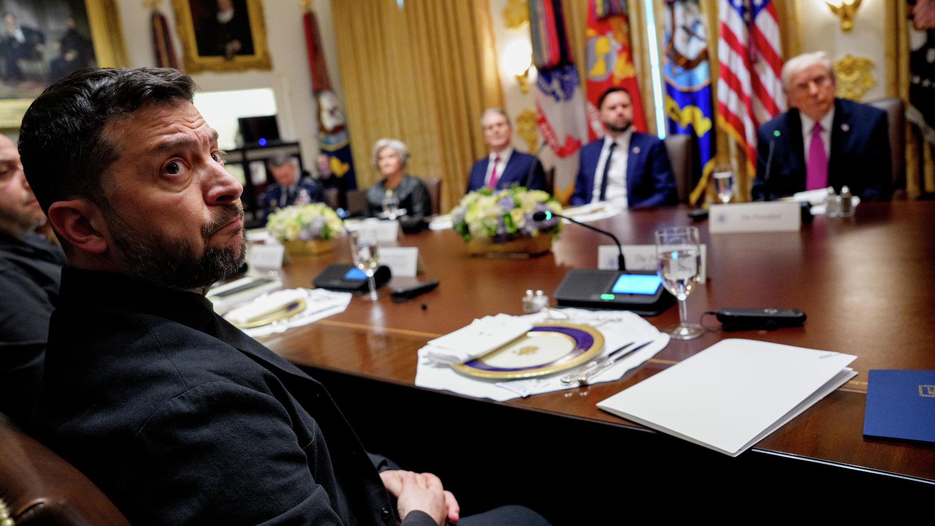 Владимир Зеленский во время встречи с Дональдом Трампом в Белом доме в Вашингтоне Владимир Зеленский во время встречи с Дональдом Трампом в Белом доме в Вашингтоне - РИА Новости, 1920, 21.10.2025