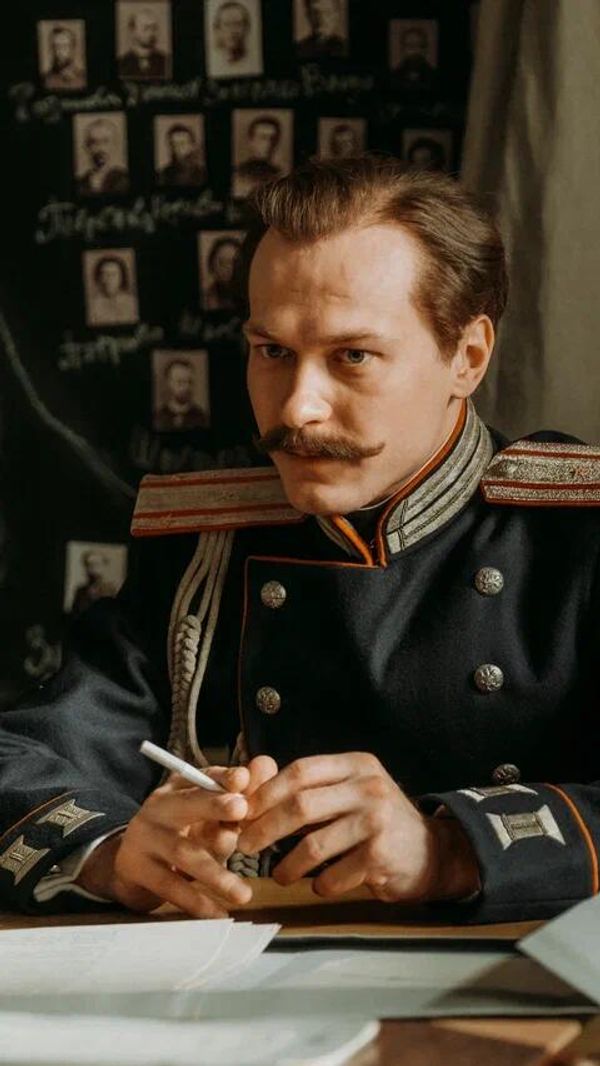 Юра Борисов в сериале Хроники русской революции Андрея Кончаловского Юра Борисов в сериале Хроники русской революции Андрея Кончаловского
