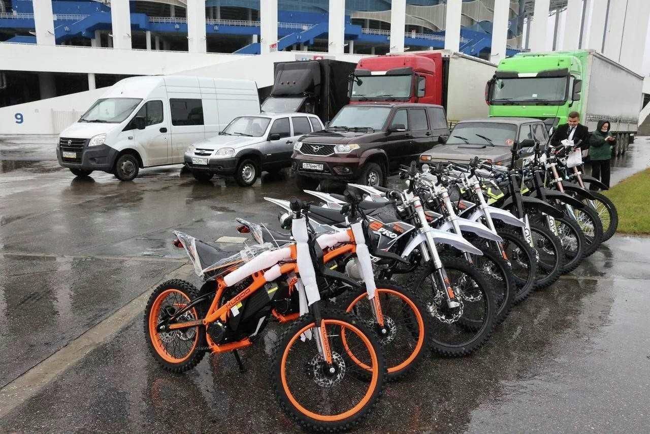 Нижегородцы отправили 120 тонн гуманитарной помощи в зону СВО Нижегородцы отправили 120 тонн гуманитарной помощи в зону СВО - РИА Новости, 1920, 20.10.2025