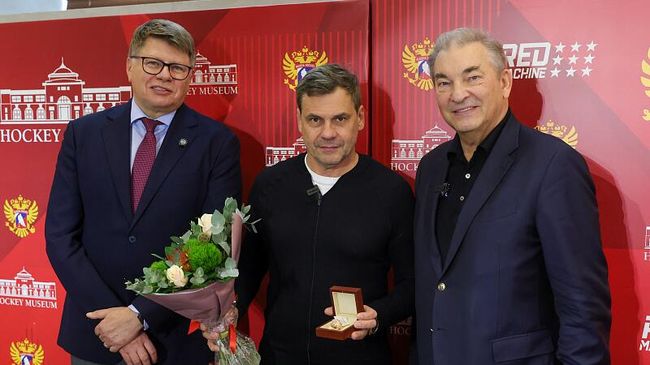 Торжественная церемония вручения перстня Зала славы отечественного хоккея Дмитрию Квартальнову