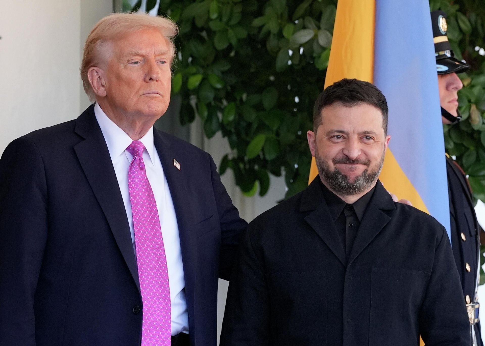 Президент США Дональд Трамп и Владимир Зеленский во время встречи в Белом доме Президент США Дональд Трамп и Владимир Зеленский во время встречи в Белом доме - РИА Новости, 1920, 17.12.2025