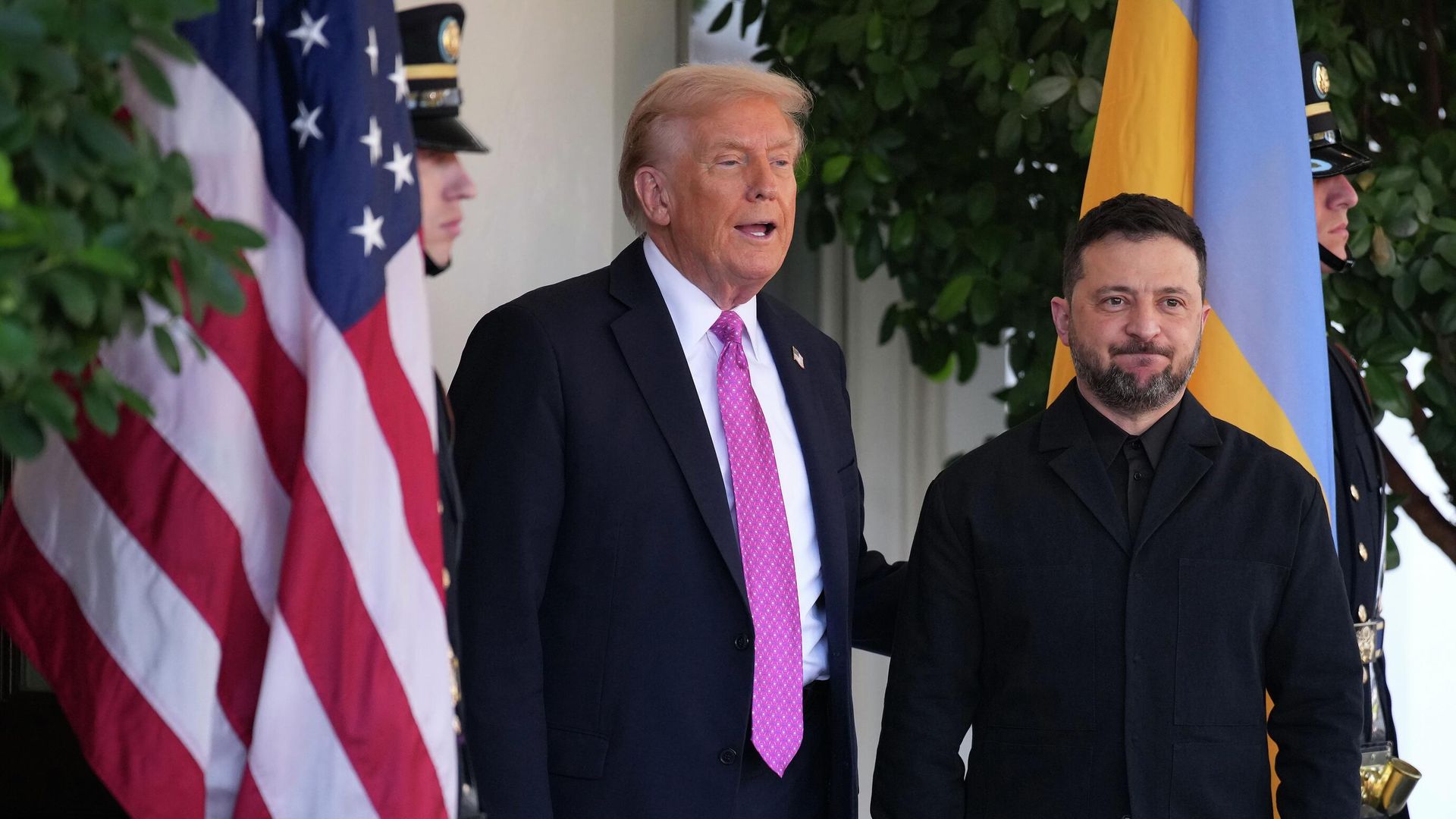 Президент США Дональд Трамп и Владимир Зеленский во время встречи в Белом доме Президент США Дональд Трамп и Владимир Зеленский во время встречи в Белом доме - РИА Новости, 1920, 22.10.2025